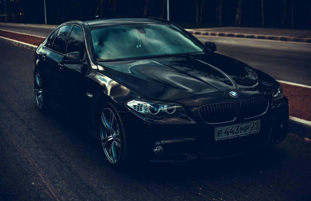 BMW m5 черная тонированная сохры