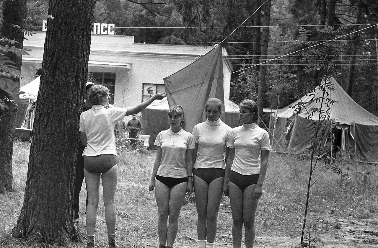 Красивые советские девушки в трусиках 63 фото