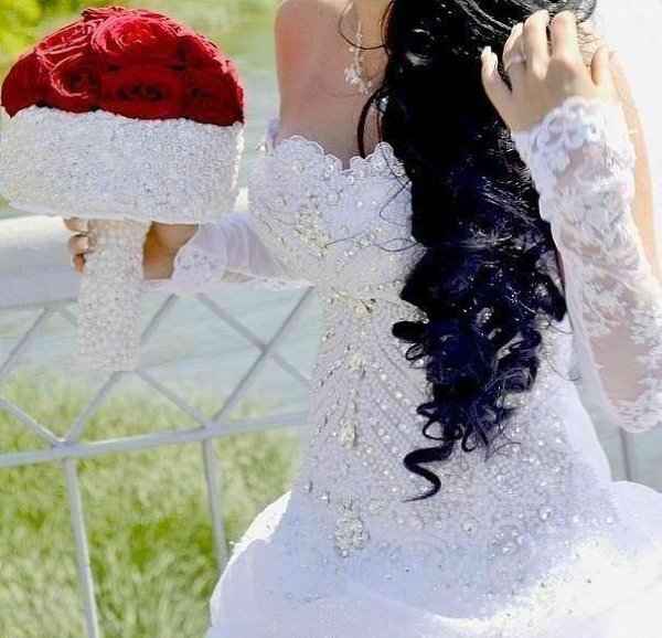 Ава в свадебном платье