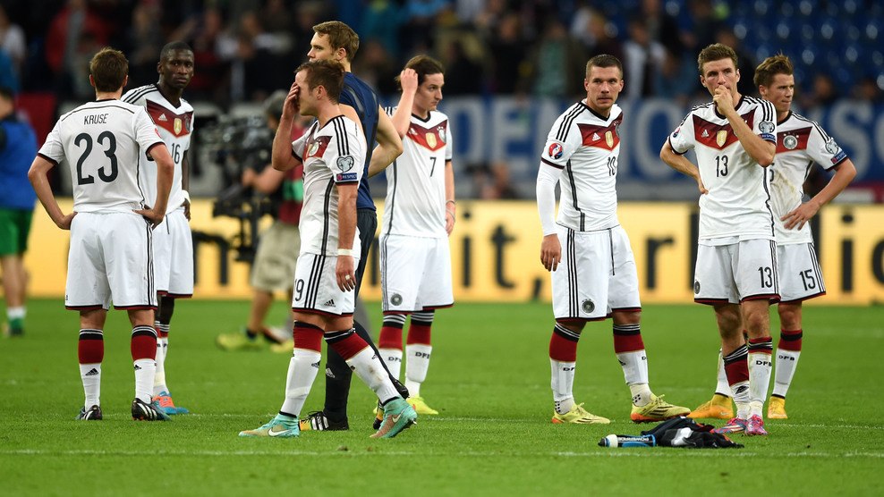 Германия первая игра. Сборная Германии 2014 года. Сборная Германии 2016. Сборная Германии 20 века. Сборная Германии 2006 away.