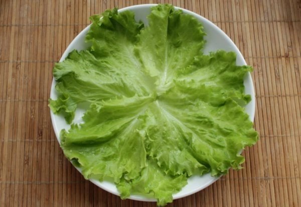 Украшения блюд листьями капусты