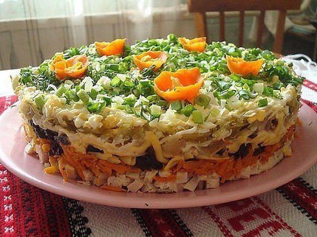 Салат с черносливом и капустой яблоком и морковью