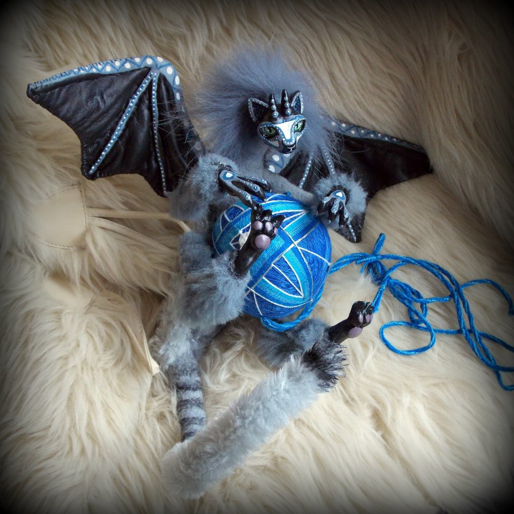 Каркасная игрушка кот дракон