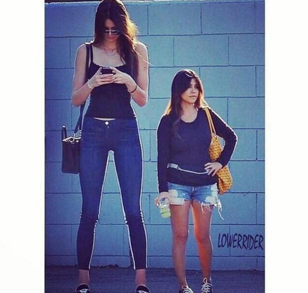 Высокая и низкая девушка