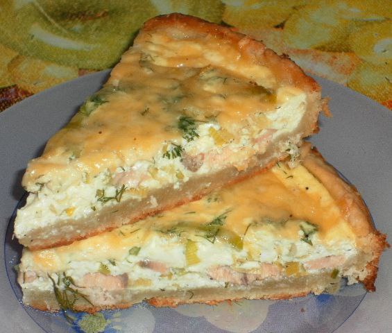 Пирог с красной рыбой и яйцами