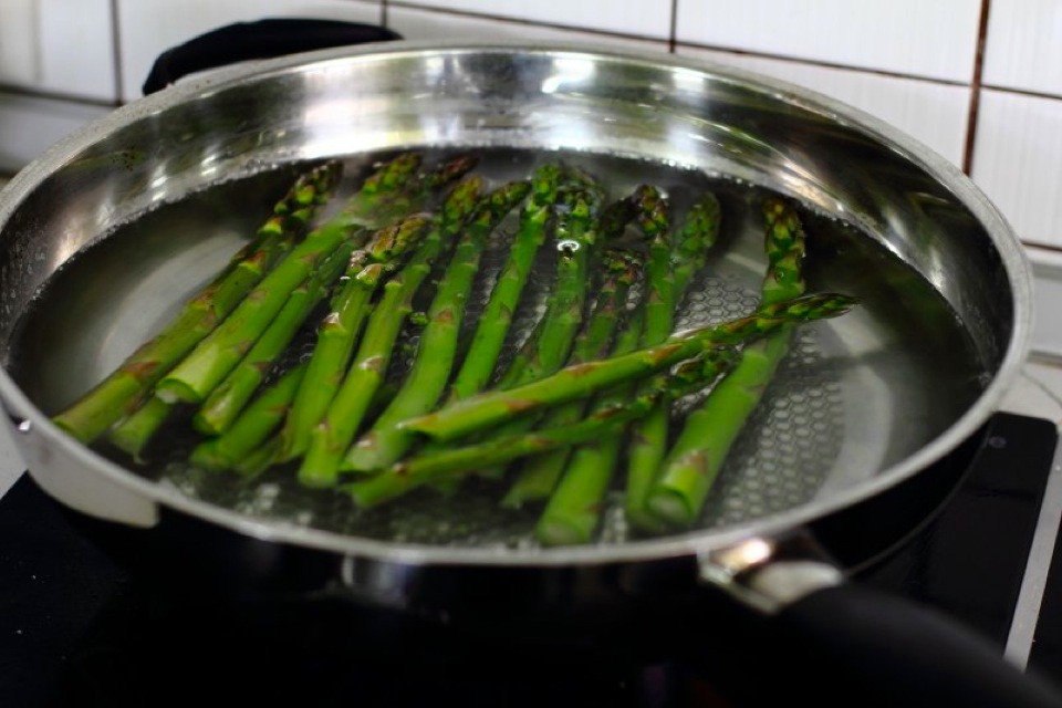 Приготовить спаржу зеленую замороженную на сковороде вкусно рецепт с фото