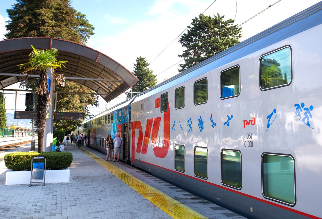 Двухэтажный поезд в Сочи