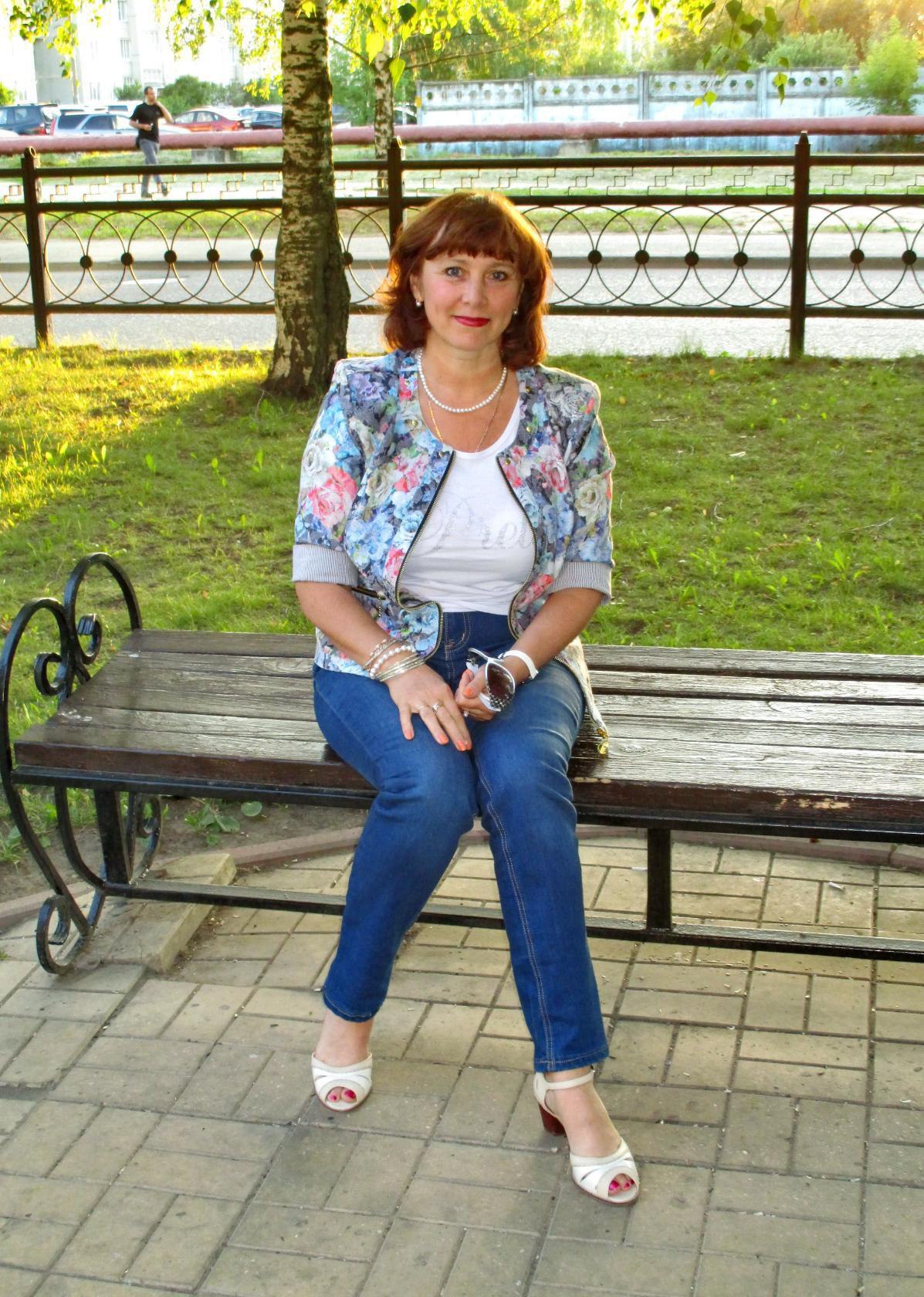 Знакомство рядом без регистрации с телефонами и фотографии с женщиной иркутск