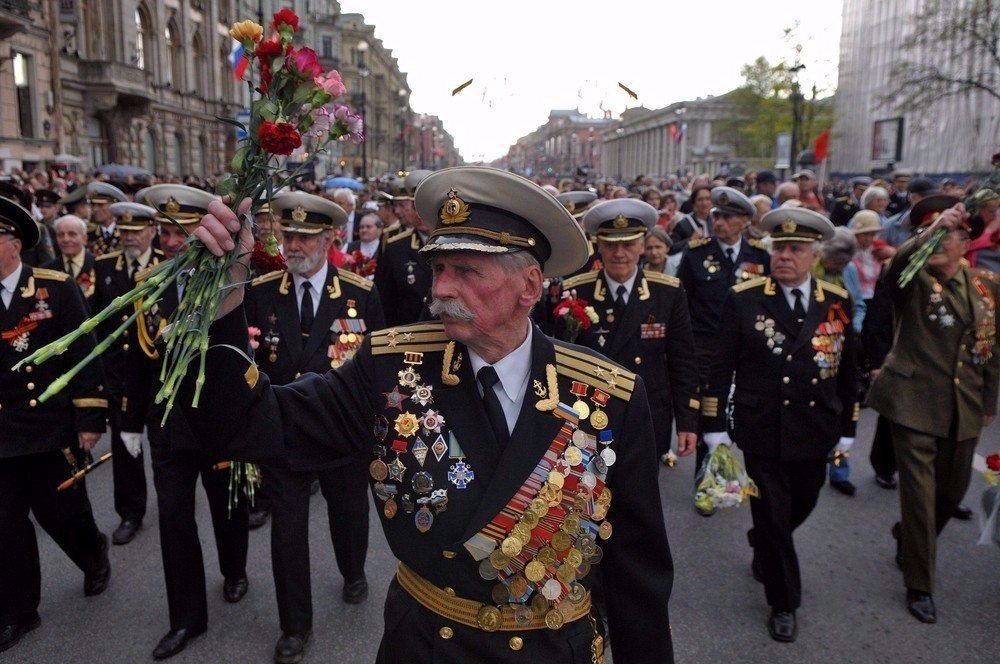 Картинка с дедом на парад