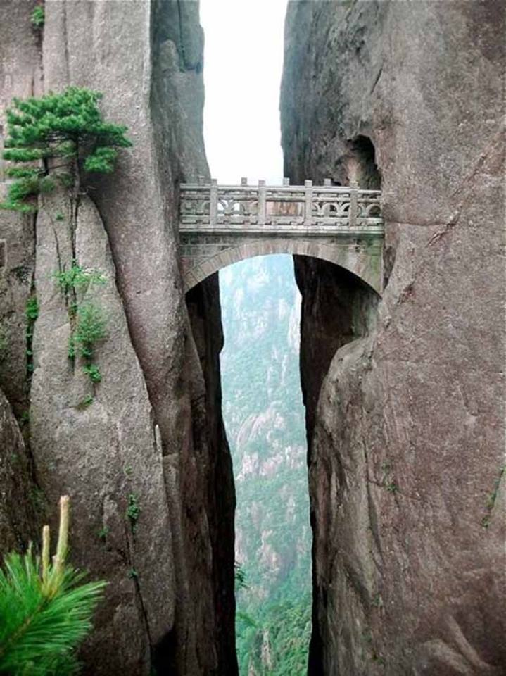 Необычная гора в китае