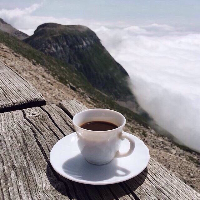 Утро горы кофе