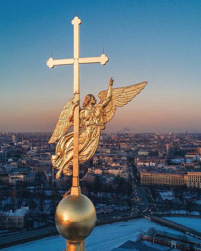 Ангел на шпиле Петропавловской крепости в Санкт-Петербурге