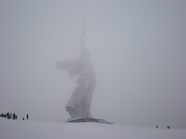 Родина мать в тумане фото