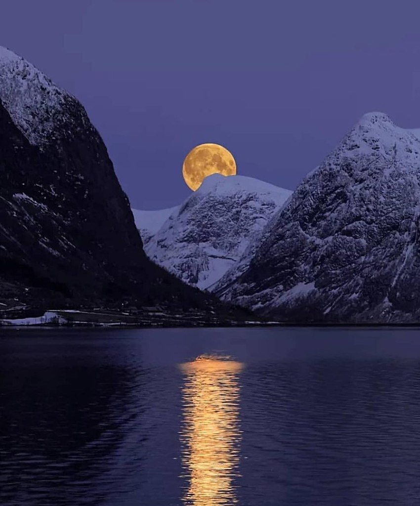Луна в норвегии