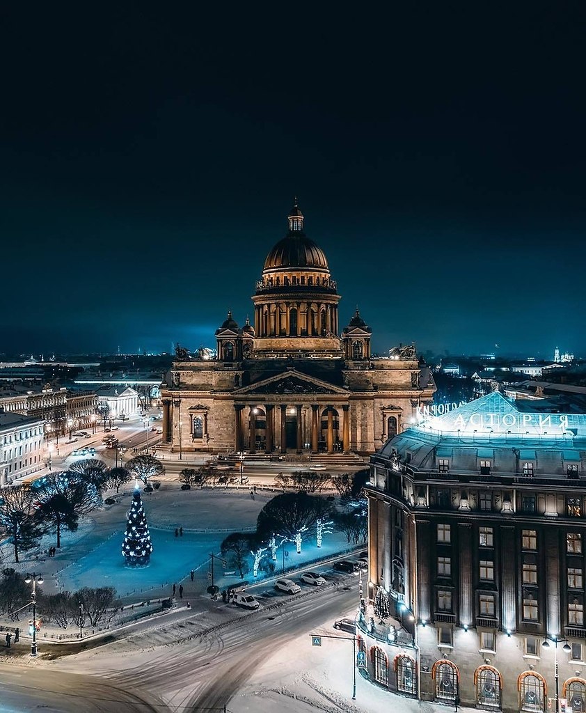 Площадь Исаакиевского собора в Санкт-Петербурге