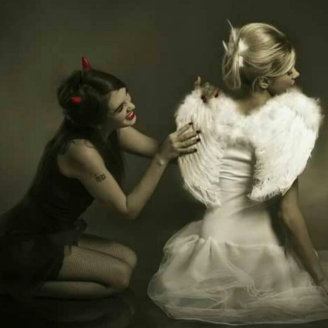 Дьявол и две девушки