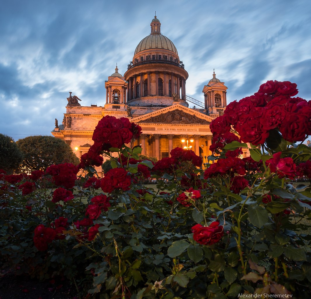 Исаакиевский собор СПБ ночью