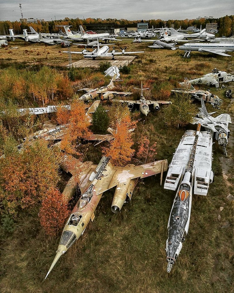 Кладбище советских самолетов фото