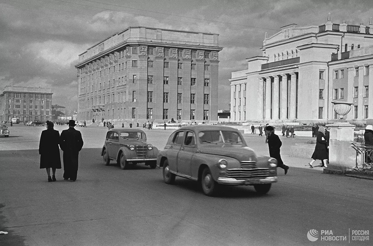 Ссср новосибирск. Красный проспект Новосибирск 1950. Новосибирск площадь Ленина 1950 год. Новосибирск СССР площадь Ленина. Новосибирск красный проспект СССР.