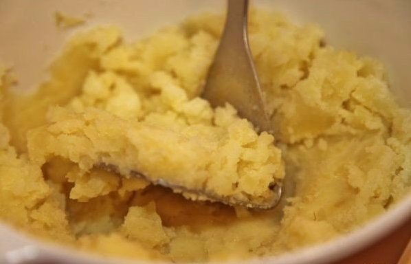 Картофельная запеканка с мясом .Ингредиенты: Картофель — 1,3 кг Фарш говяжий — 500 г Лук репчатый — ... - 3