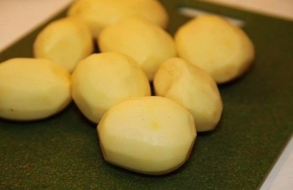Картофельная запеканка с мясом .Ингредиенты: Картофель — 1,3 кг Фарш говяжий — 500 г Лук репчатый — ... - 2