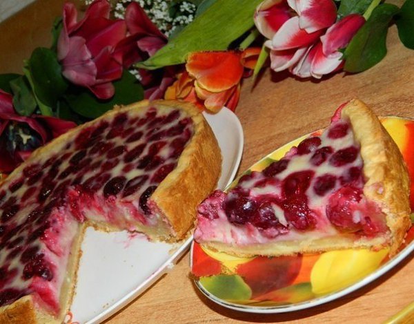Вишнёво-творожный пирог от Юлии Матвеевой. После черно-белой зимы хочется ярких красок, а этот пирог ... - 9