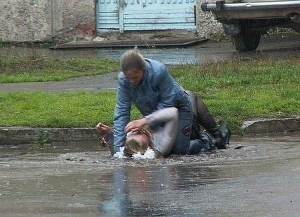 Фото пьяного в луже