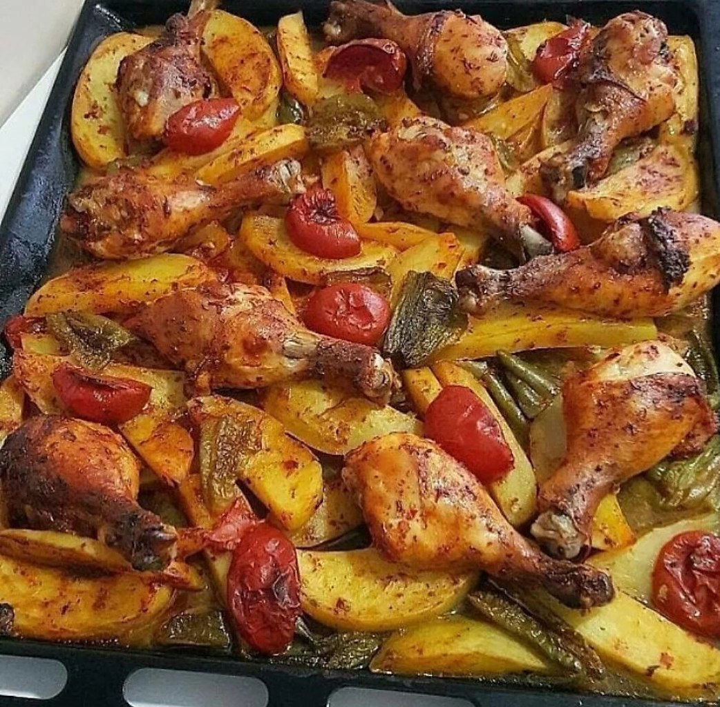 Запеченная курица с картошкой в духовке