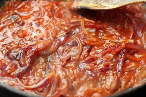 Мясо с черносливом.Сохрани и приготовь Ингредиенты:Лук — 200–250 гКрупная морковь — 1 шт.Мякоть ... - 4