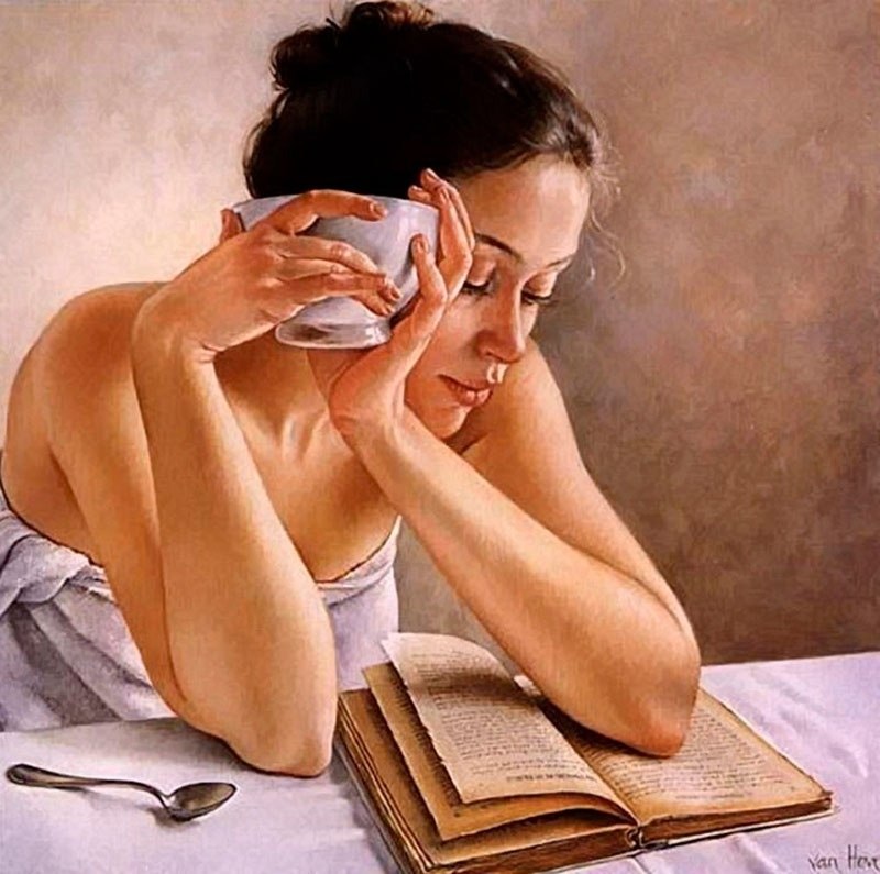 Девушка читает книгу картина