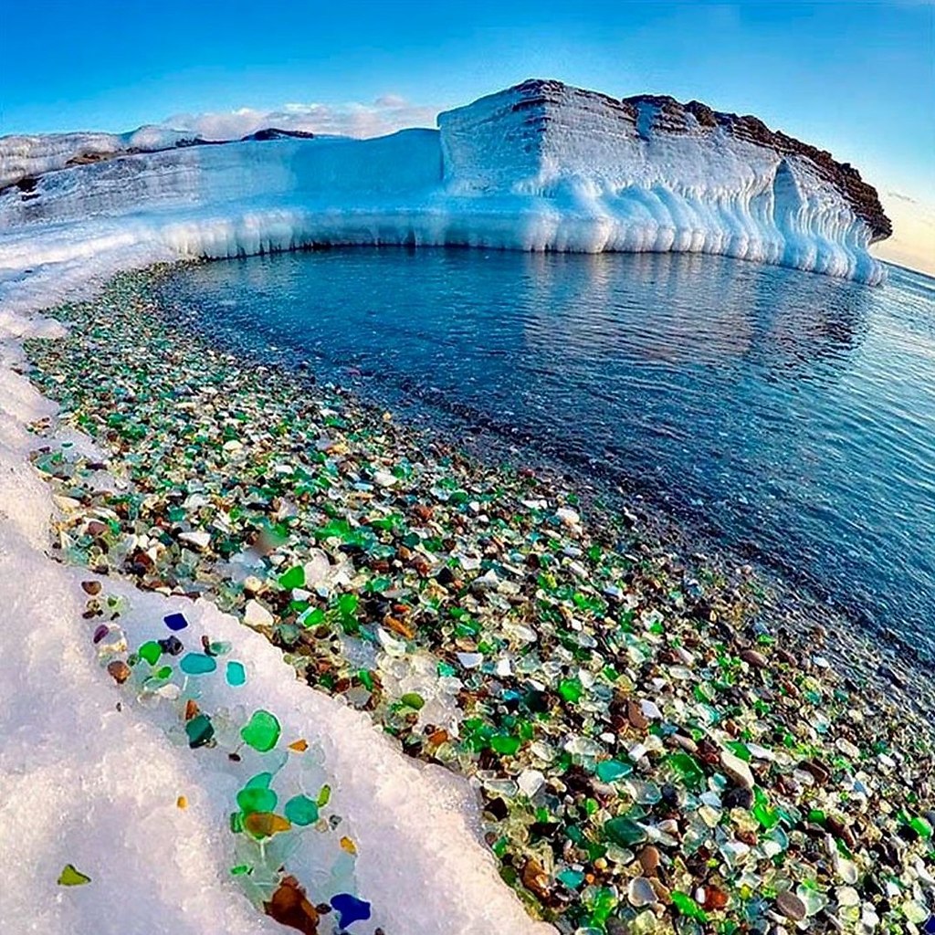 Уссурийский залив стеклянный пляж