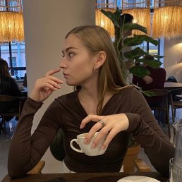 Алина, 22, Санкт-Петербург