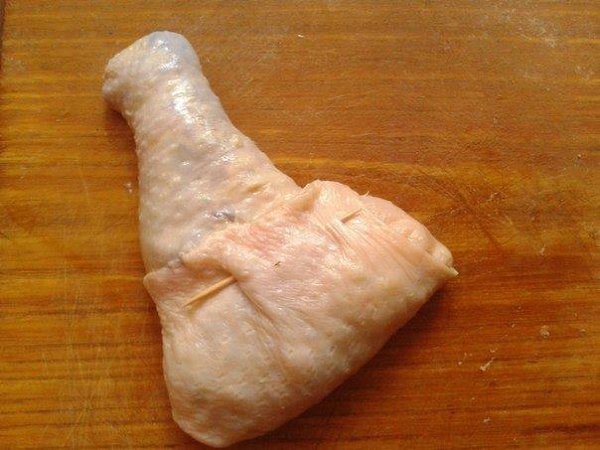БОЖЕСТВЕННО ВКУСНЫЕ ФАРШИРОВАННЫЕ КУРИНЫЕ ОКОРОЧКА. Нам потребуется : 4 средних окорочка кусочек ... - 6