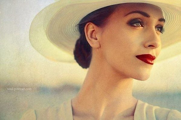 Чем старше женщина — тем хуже держится «лапша» на её ушах, а если такое и случается, то женщина ...