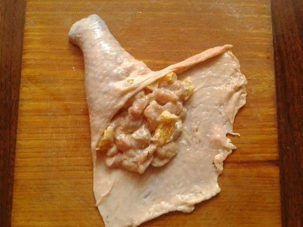 БОЖЕСТВЕННО ВКУСНЫЕ ФАРШИРОВАННЫЕ КУРИНЫЕ ОКОРОЧКА. Нам потребуется : 4 средних окорочка кусочек ... - 5