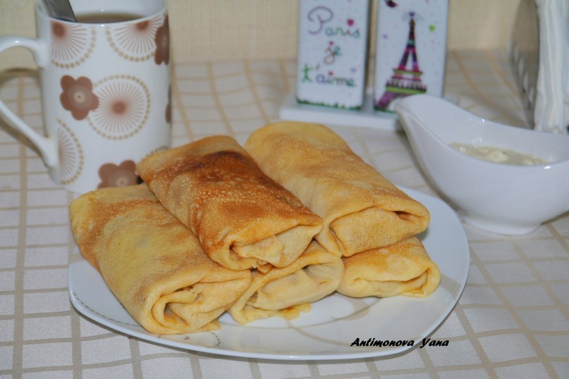 Блинчики с начинкой из курицы с сметанно-чесночным соусом. Яна Антимонова Рецепт: Молоко 500 мл мука ...