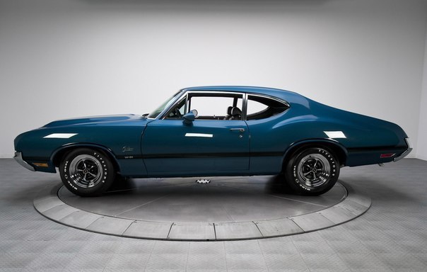 1970 Oldsmobile Cutlass Supreme W-31 Coupe - 3