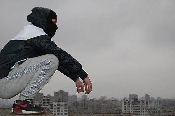 Старайтесь не открываться никому до конца, потому-что каждый считает что правда в конце и эту правду ...