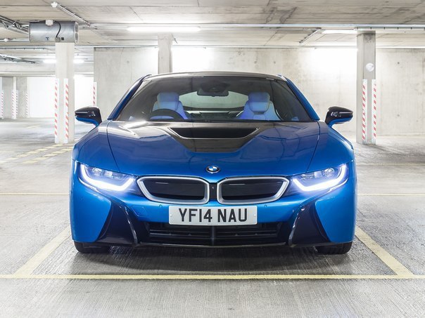 2014 BMW i8 UK-spec