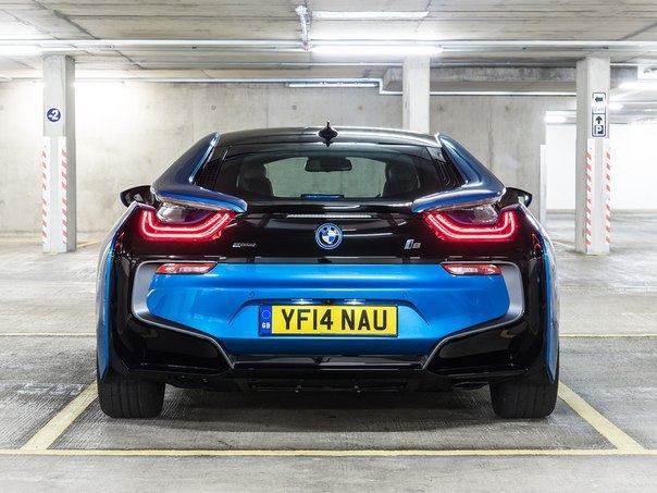 2014 BMW i8 UK-spec - 2