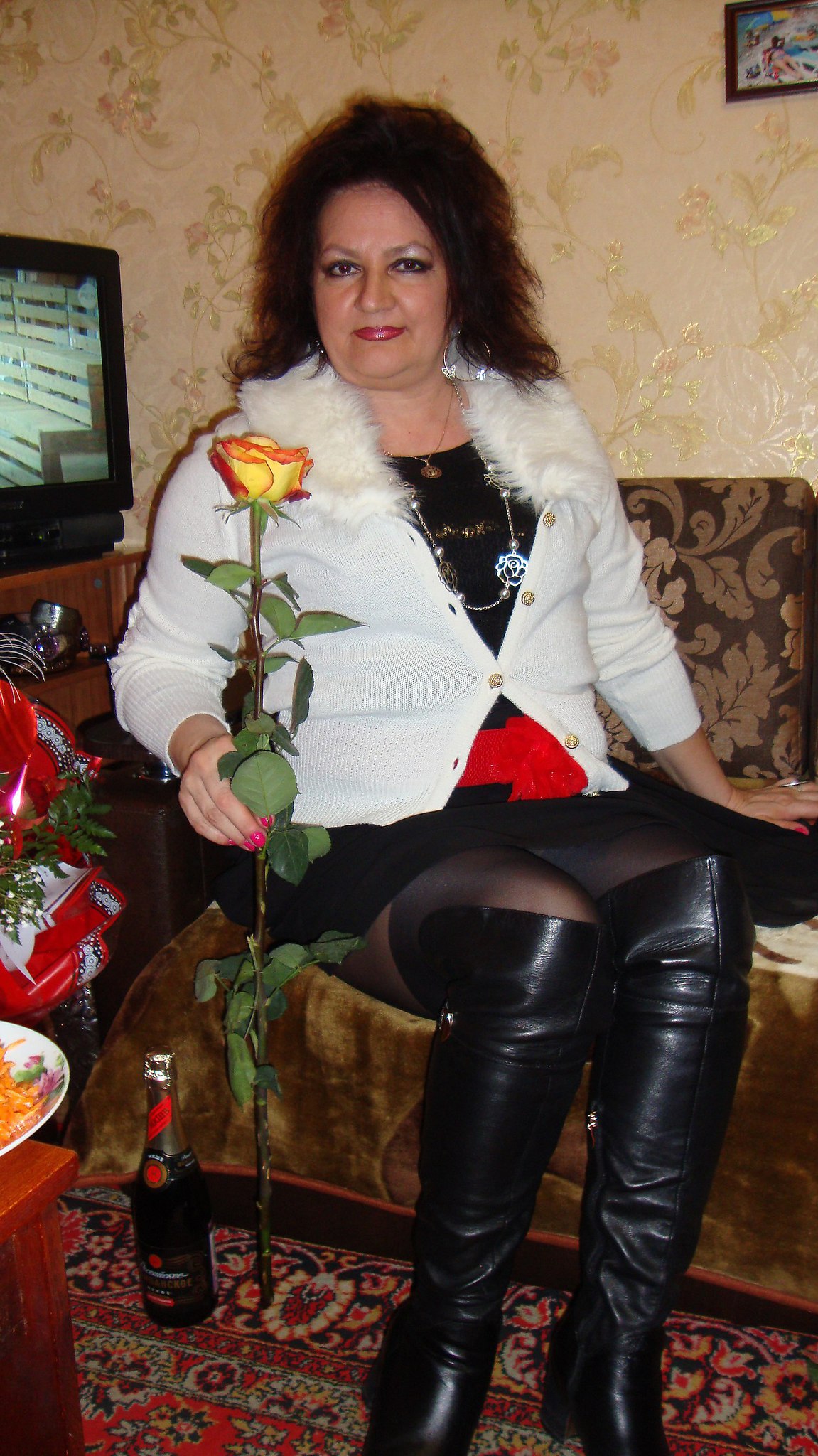 Красивые тетки в возрасте. Моя тетя в одной. Моя тетя в одной. Моя тетя в одной. Стишок про тетю.