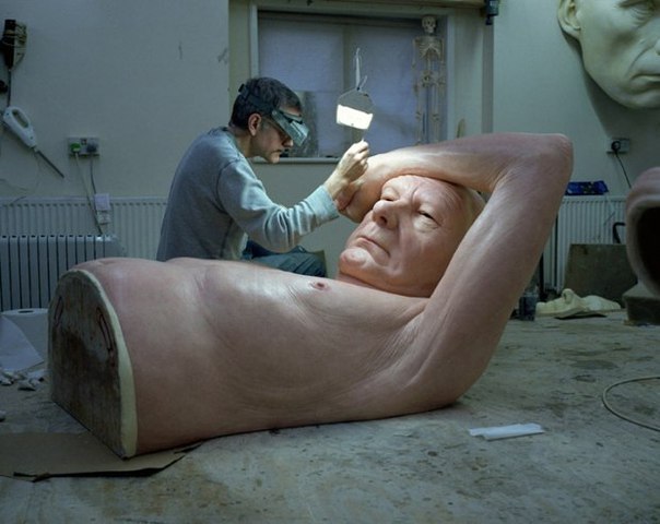    .     (Ron Mueck)  ...