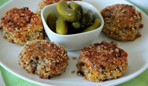 ГРЕЧНЕВЫЕ КОТЛЕТЫ С ШАМПИНЬОНАМИ.Очень вкусное и постное блюдо из крупы, овощей и грибов. Котлеты ...