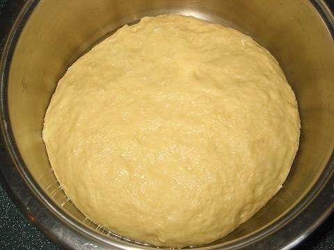 Булочки с яблоком из быстрого теста.Ингредиенты:200 мл. теплого молока30 гр. сливочного масла3 ст. ... - 3
