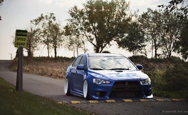 Mitsubishi Lancer Evolution X. - 2