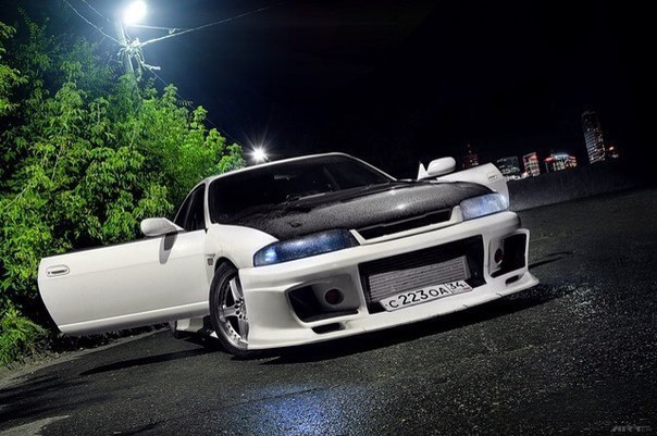 Nissan Skyline GT-R R33 - 5