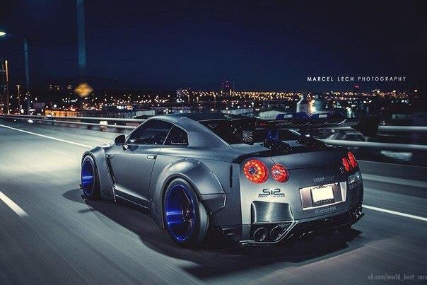 Nissan GT-R - 2