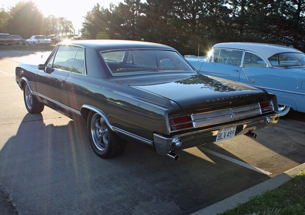 Oldsmobile F-85 Cutlass 2-Door Hardtop, 1965. - 2