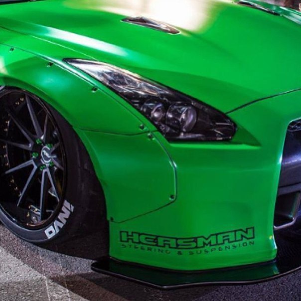 Nissan GT-R  . - 5