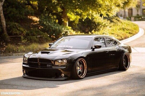 Dodge Charger SRT - 2